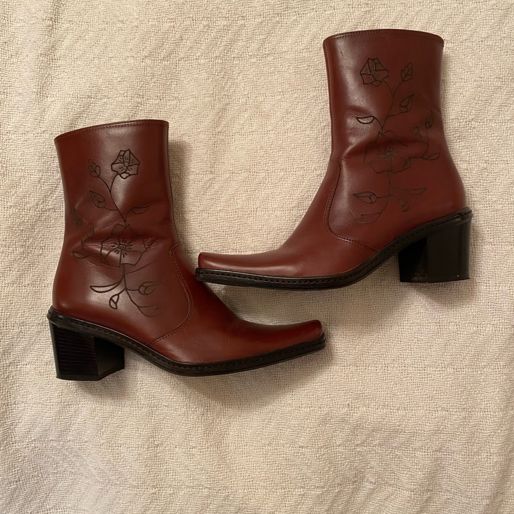 Women’s size 6, Gianni Bini